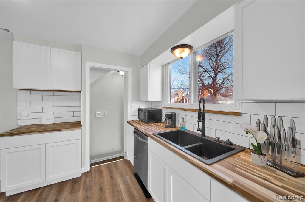 8550 W OUTER Drive, Detroit, MI 48219 — Photo 7