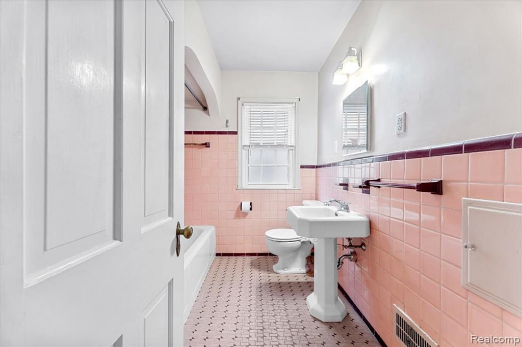 909 N Highland Street, Dearborn, MI 48128 — Photo 15