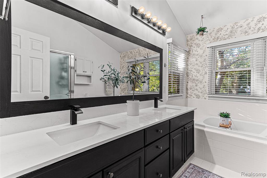 7185 Aaronway Drive, West Bloomfield, MI 48324 — Photo 19
