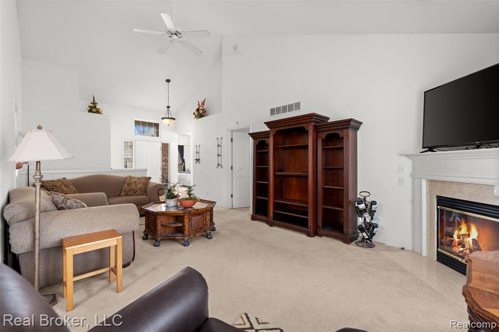 5776 Woodview Drive, 6, Sterling Heights, MI 48314 — Photo 9