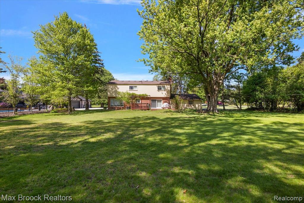 6609 E Knollwood Circle, West Bloomfield, MI