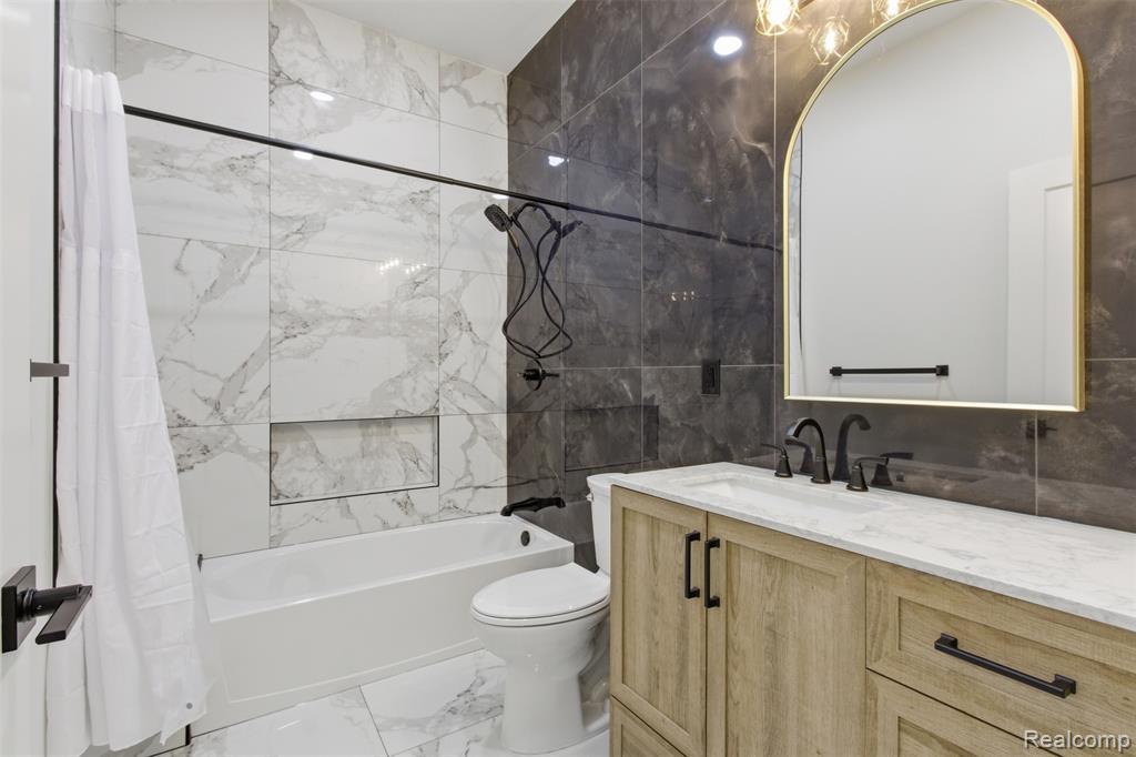130 McKinley Drive, Troy, MI 48098 — Photo 18