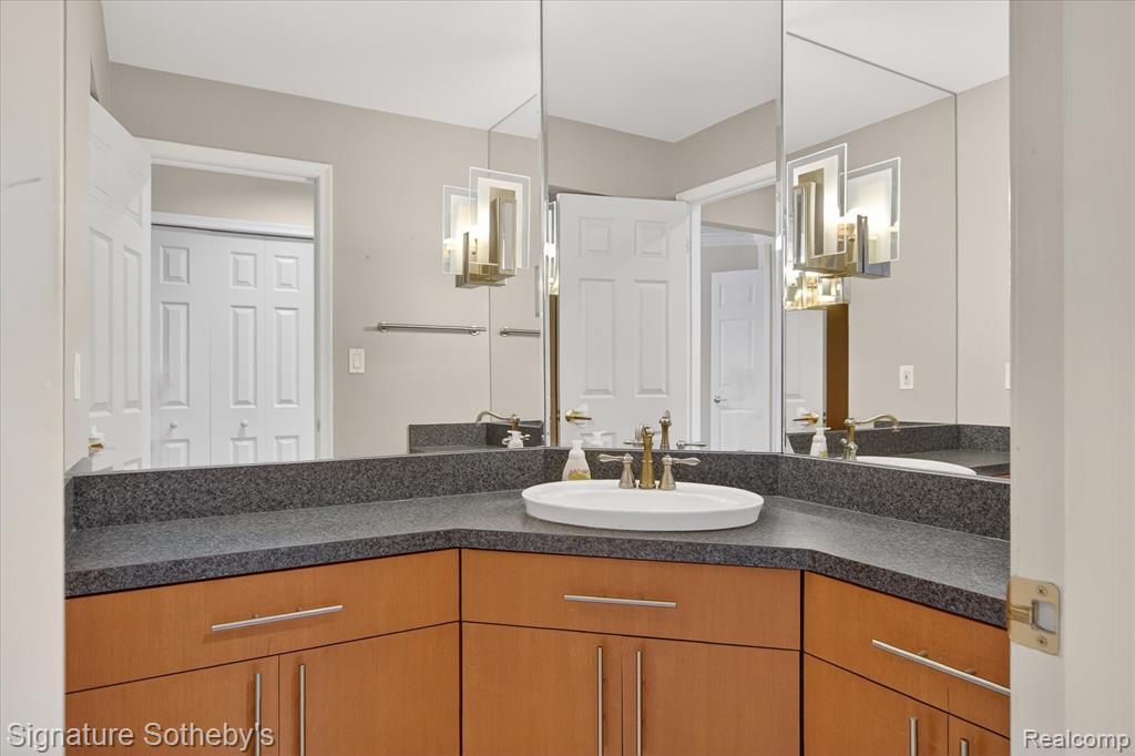 7107 Pebble Park Drive, 163, West Bloomfield, MI — Photo 41