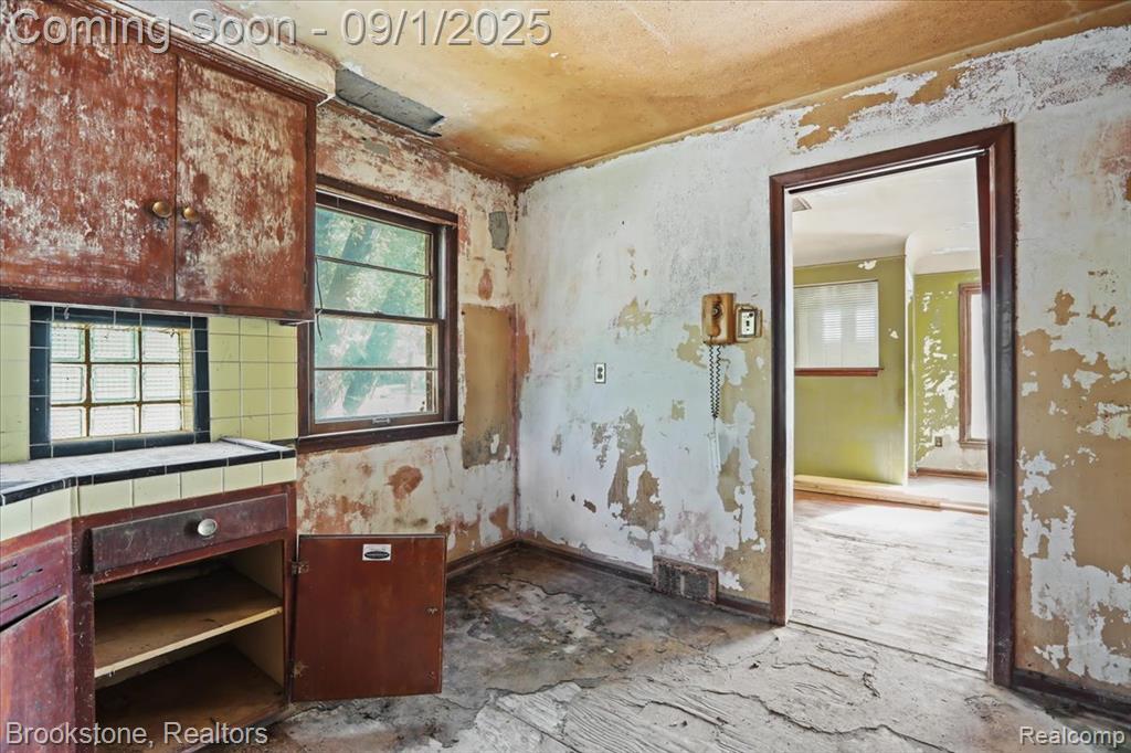 6547 Warwick Street, Detroit, MI 48228 — Photo 9