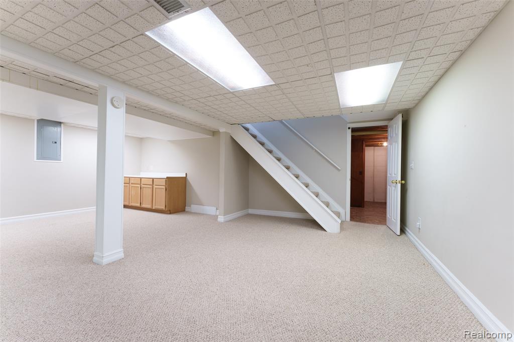 4276 Macqueen Drive, West Bloomfield, MI 48323 — Photo 35