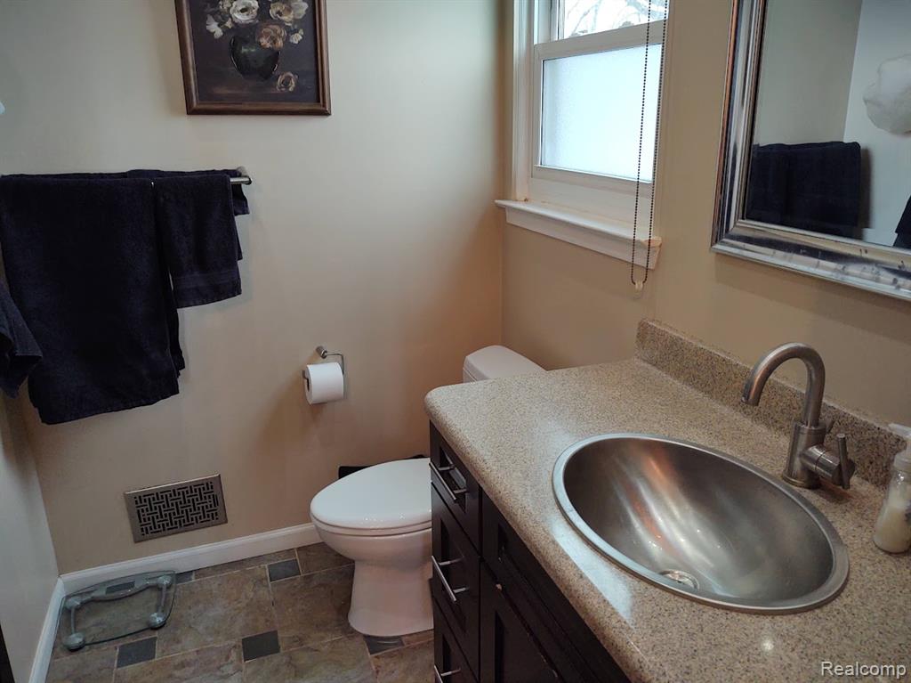 1432 Pond View Court, Wixom, MI 48393 — Photo 12