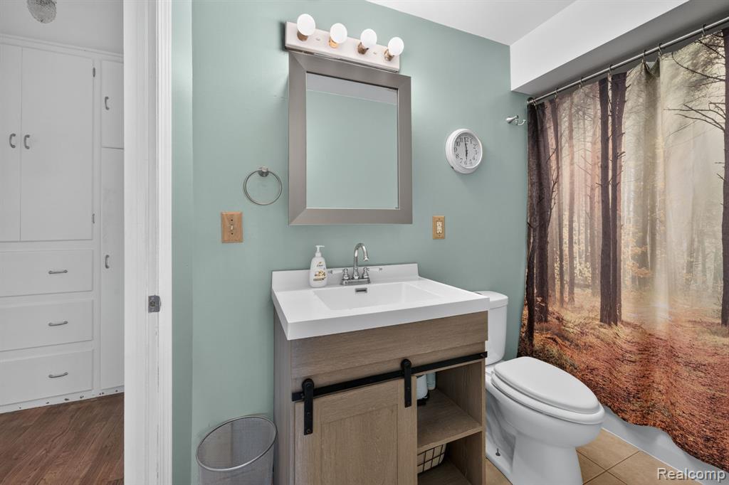 7077 Frances Road, Flushing, MI 48433 — Photo 24