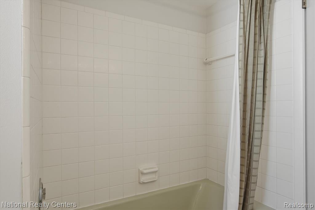 21730 Riverview Drive, Beverly Hills, MI 48025 — Photo 33