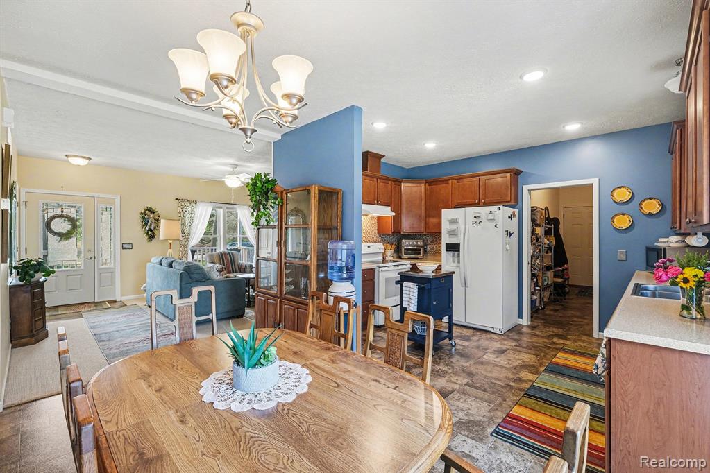 895 E Wardlow Road, Highland, MI 48356 — Photo 16