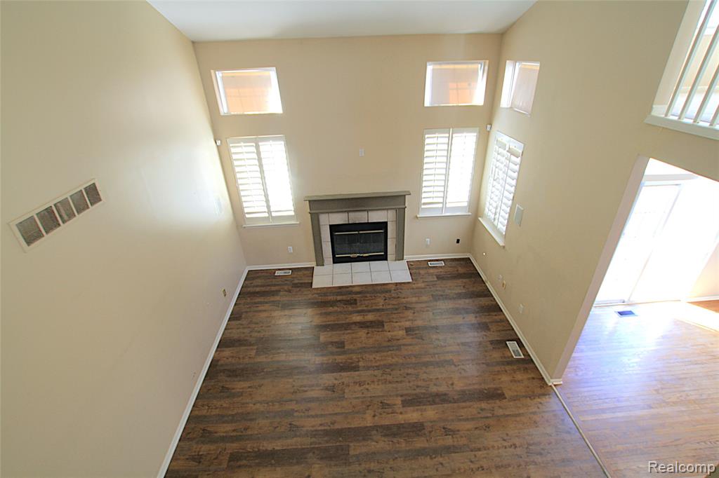 11152 Woodfield Parkway, Grand Blanc, MI 48439 — Photo 9