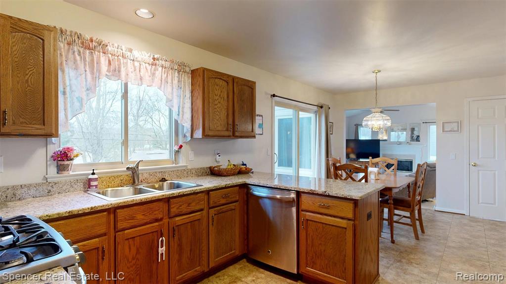 6350 Waldon Woods Drive, Clarkston, MI — Photo 28