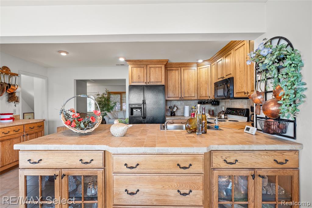 13154 Lake Shore Drive, Fenton, MI 48430 — Photo 21