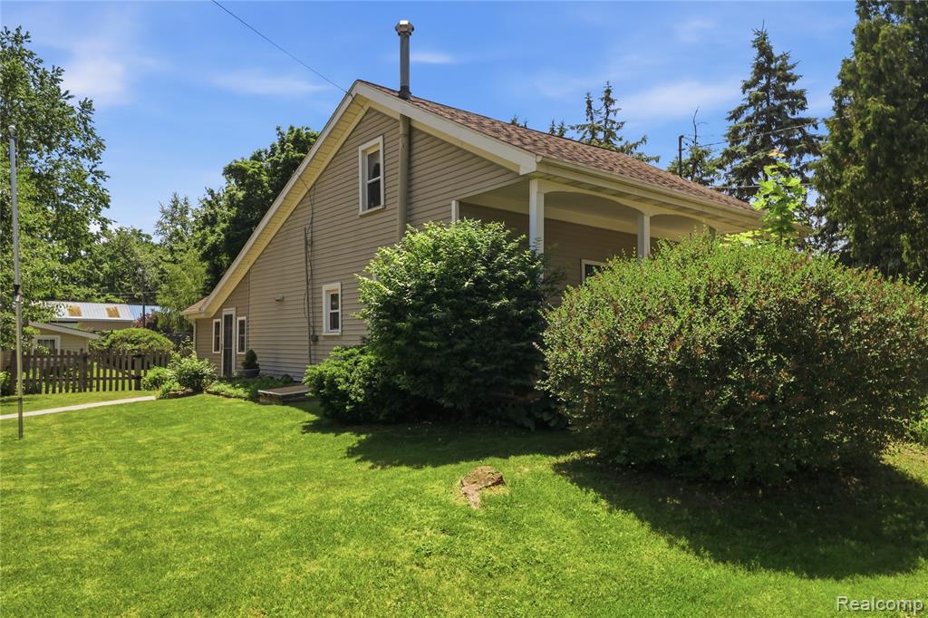 208 Flushing Street, Gaines Vlg, MI 48436 — Photo 3