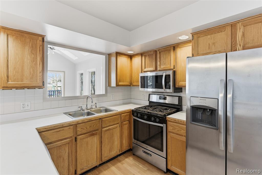 5654 Rowley Boulevard, Waterford, MI 48329 — Photo 12