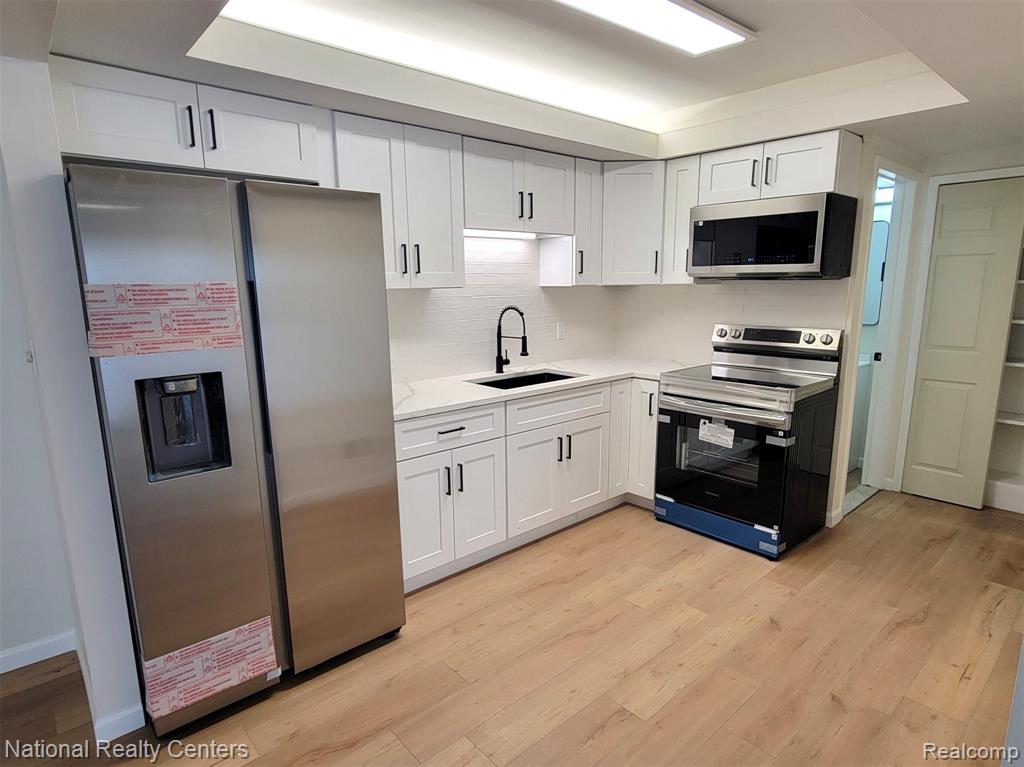 8249 KENNEDY Circle, Warren, MI 48093 — Photo 7