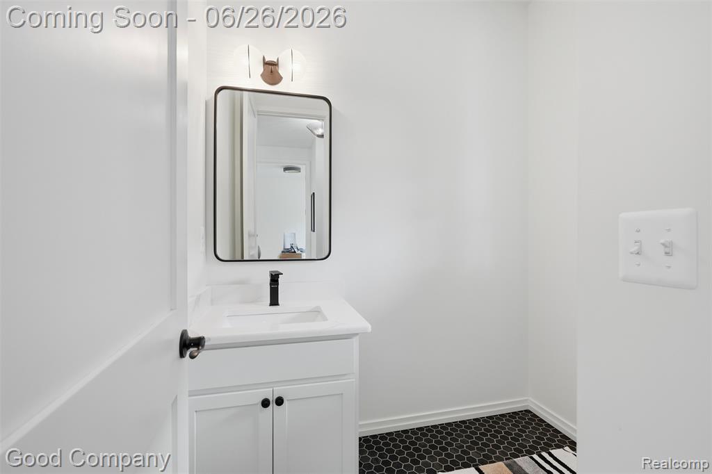 8431 Kenberton Drive, Oak Park, MI 48237 — Photo 15