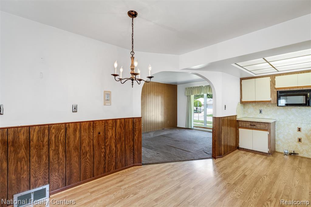 822 Bernie Lane, Madison Heights, MI 48071 — Photo 7
