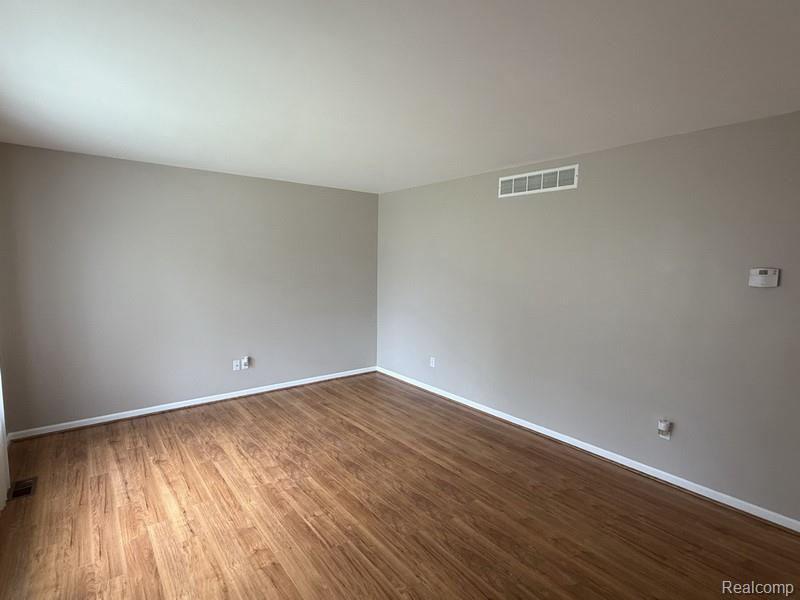 8303 Lenore Street, Dearborn Heights, MI 48127 — Photo 7