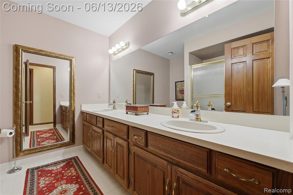55380 Theo Drive, Shelby Twp, MI 48315 — Photo 36