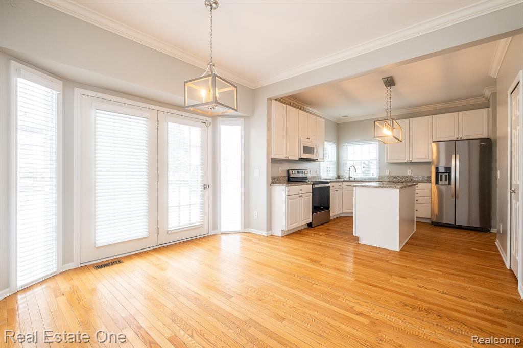 1092 CHESTNUT Lane, South Lyon, MI 48178 — Photo 17