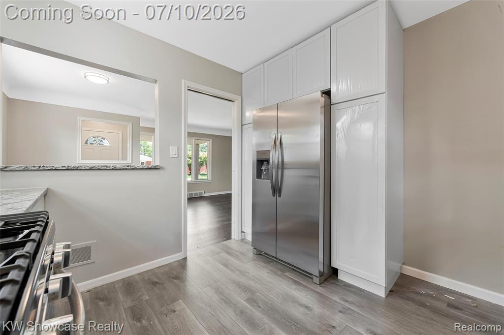 9370 Gillman Street, Livonia, MI 48150 — Photo 11