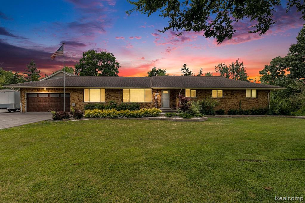 8266 Twilight Lane, Brighton, MI 48116 — Photo 2