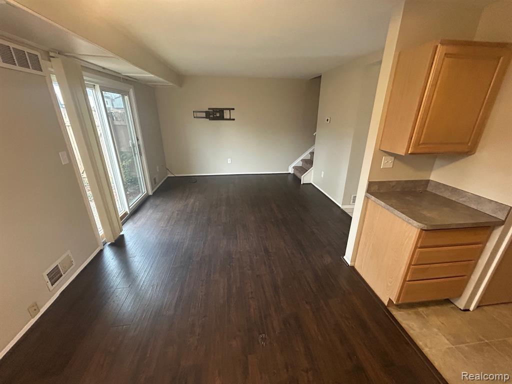 41168 N WOODBURY GREEN, Belleville, MI 48111 — Photo 5