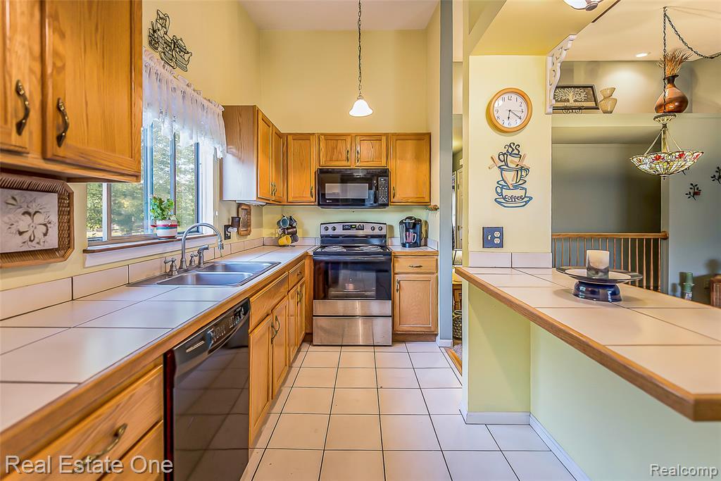 62351 ARLINGTON Circle, 1, South Lyon, MI 48178 — Photo 8
