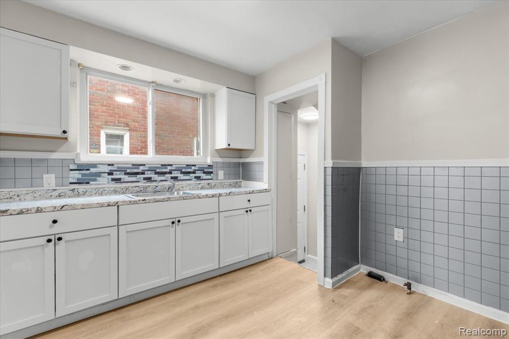 11110 Wayburn Street, Grosse Pointe, MI 48224 — Photo 8
