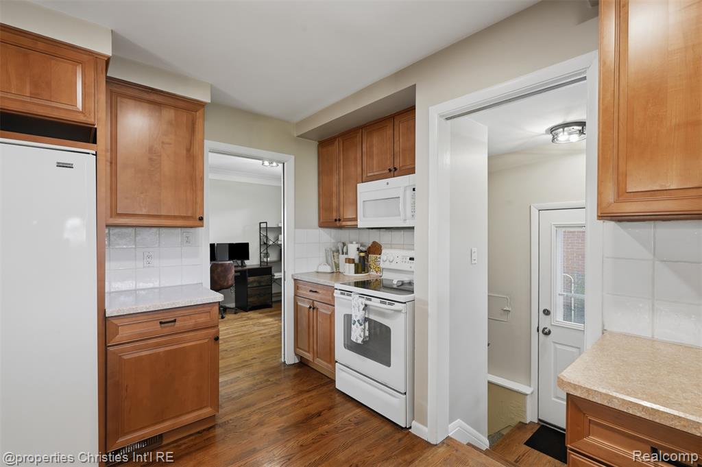 9001 Perrin Street, Livonia, MI 48150 — Photo 10