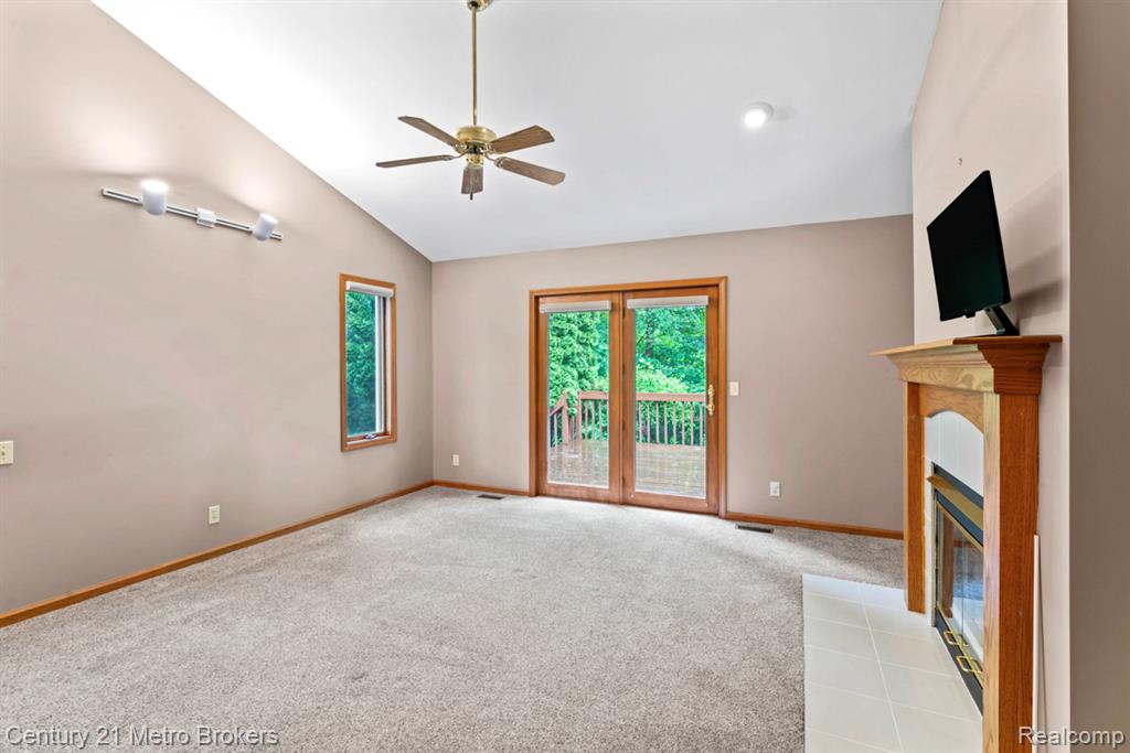 751 River Edge Court, Flushing, MI 48433 — Photo 11
