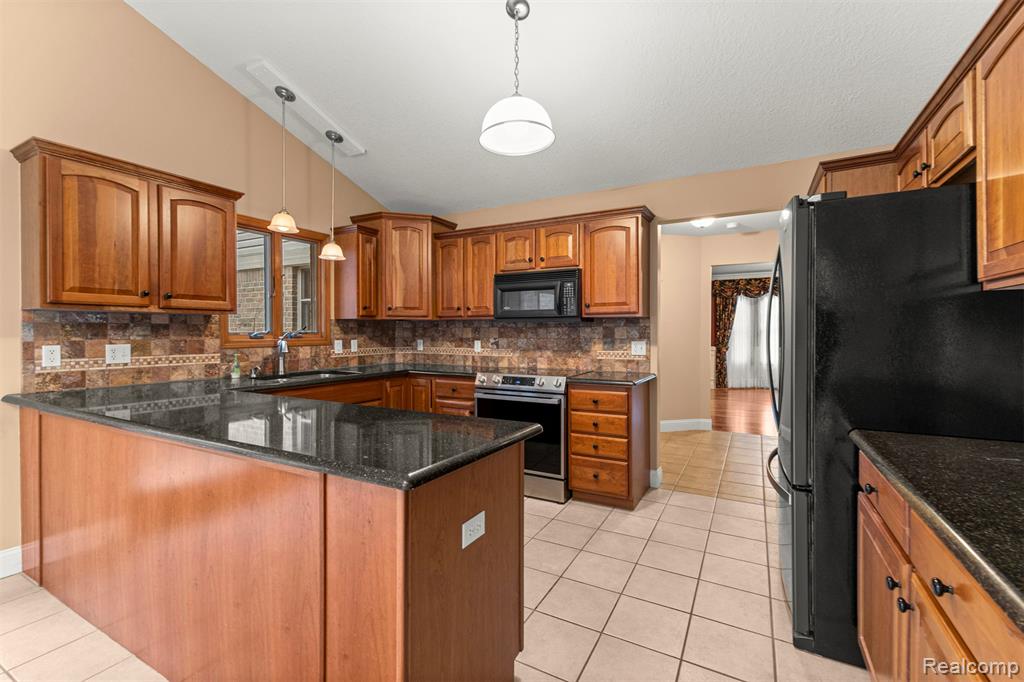 27142 Newberry Boulevard, Brownstown, MI 48134 — Photo 13