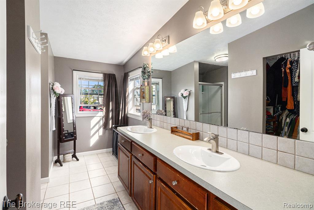6195 Andora Avenue, Fenton, MI 48430 — Photo 15