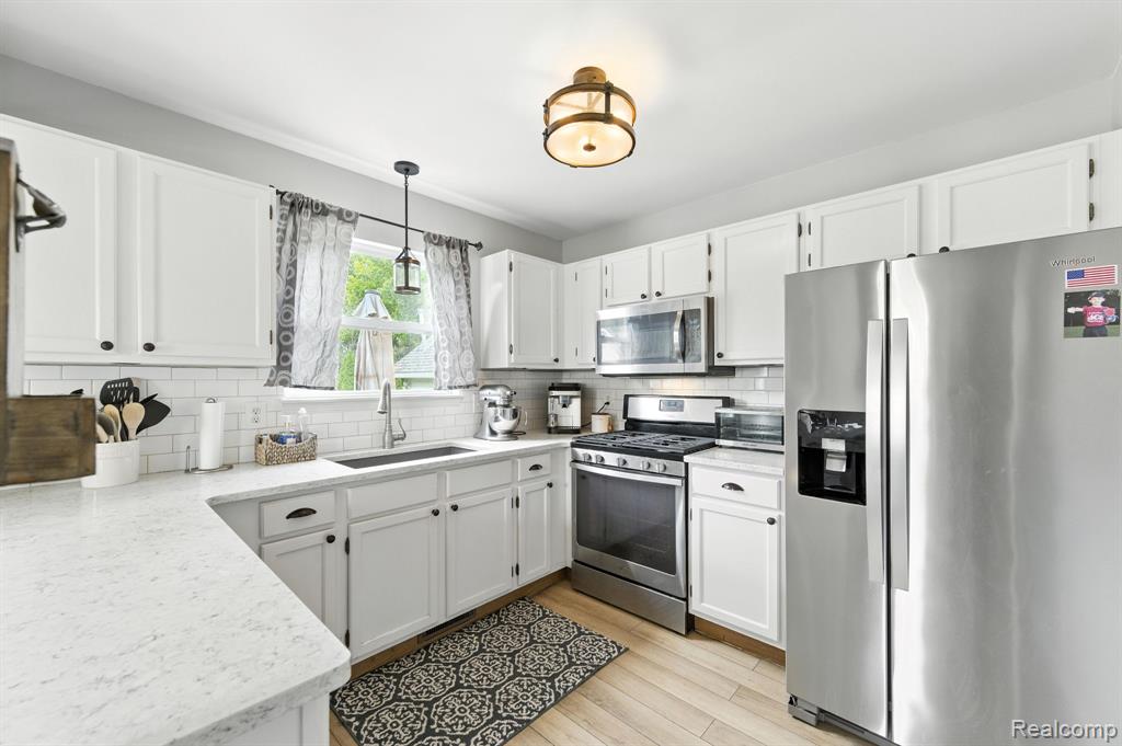 400 Ventnor Commons, Howell, MI 48843 — Photo 12