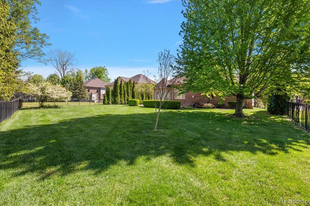 49763 Decker Drive, Shelby Twp, MI 48317 — Photo 9
