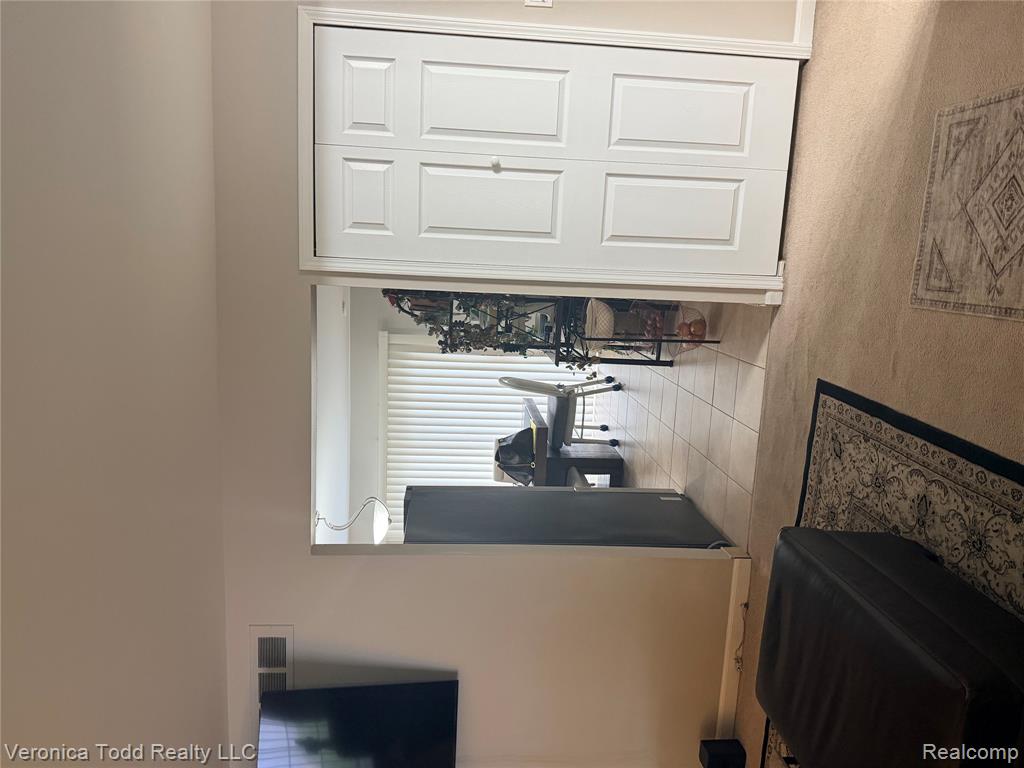 2994 Roundtree Drive, Troy, MI 48083 — Photo 9