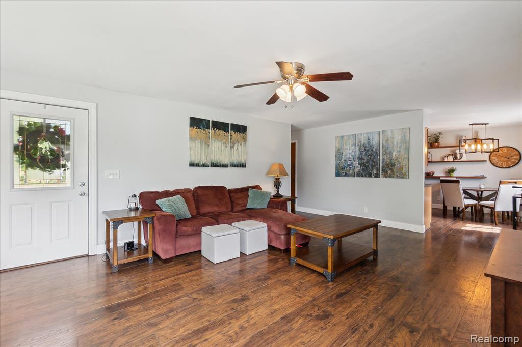 6279 Woodsdale Drive, Grand Blanc, MI 48439 — Photo 8
