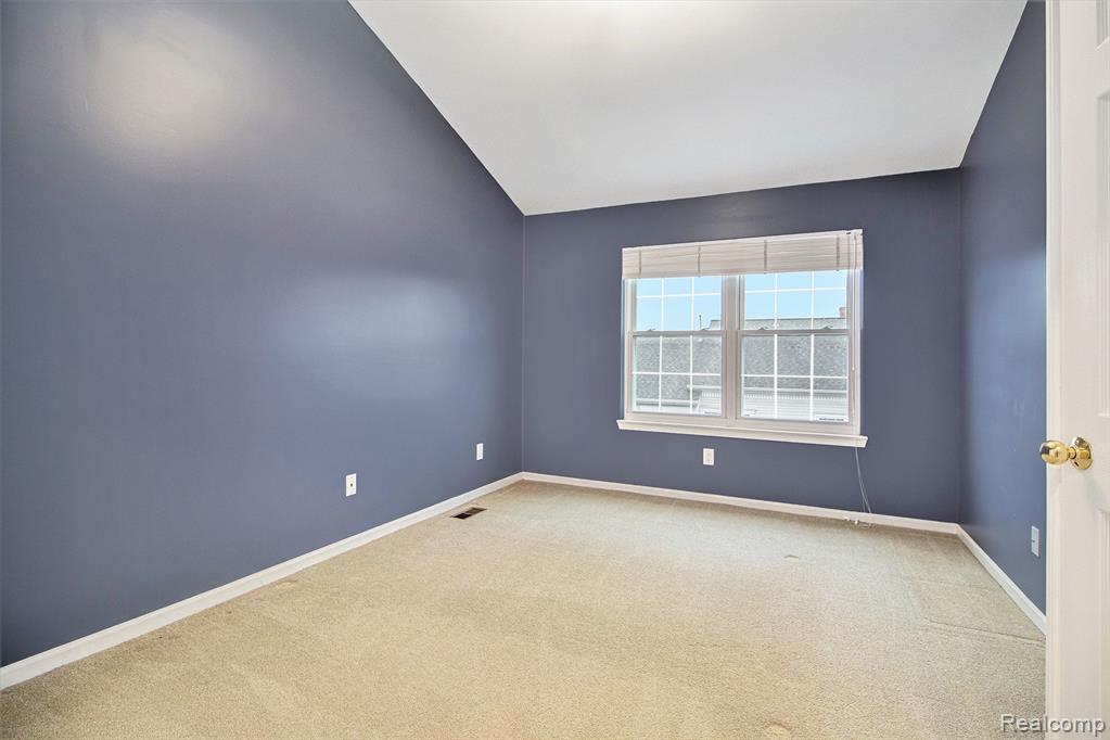 131 W KENILWORTH Avenue, Royal Oak, MI 48067 — Photo 19