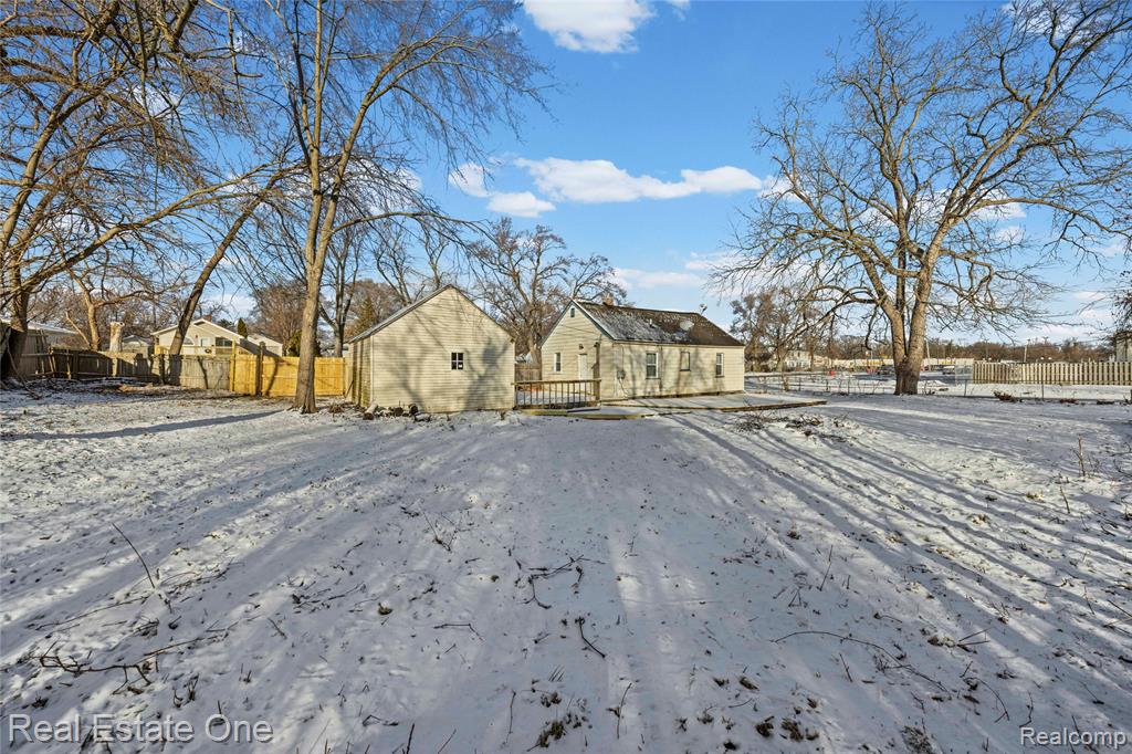 943 Premont Avenue, Waterford, MI 48328 — Photo 39
