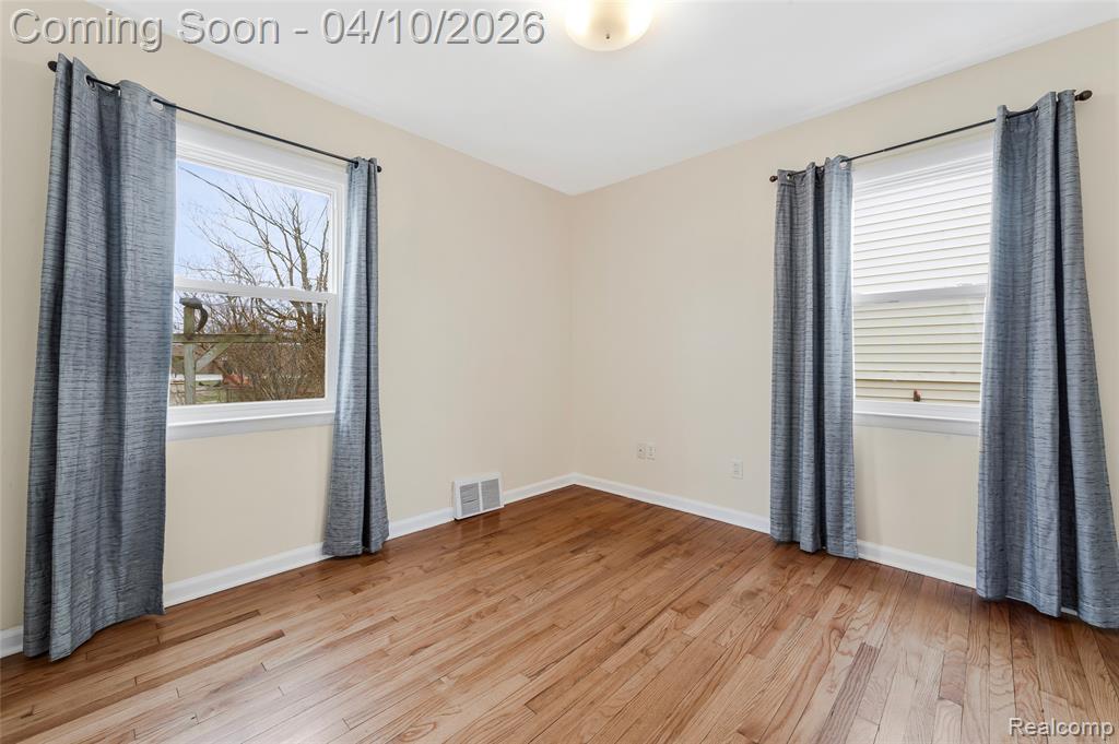 720 E Robert Avenue, Hazel Park, MI 48030 — Photo 17