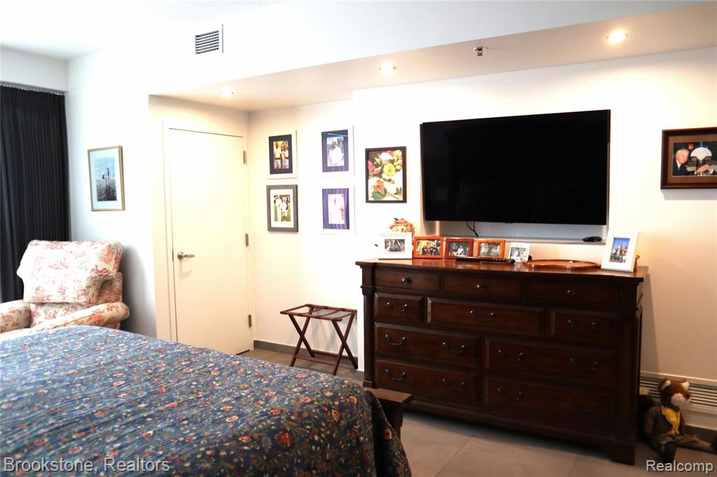 432 Washington Avenue, 1304, Royal Oak, MI 48067 — Photo 20