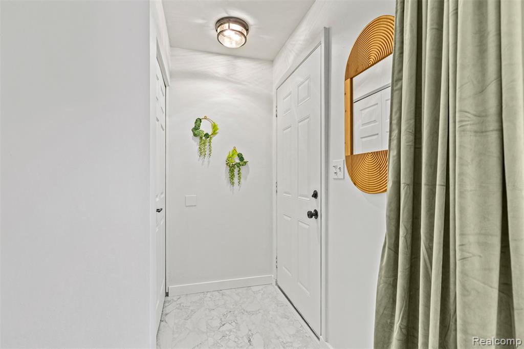 1716 Dover Court, Ypsilanti, MI 48198 — Photo 4