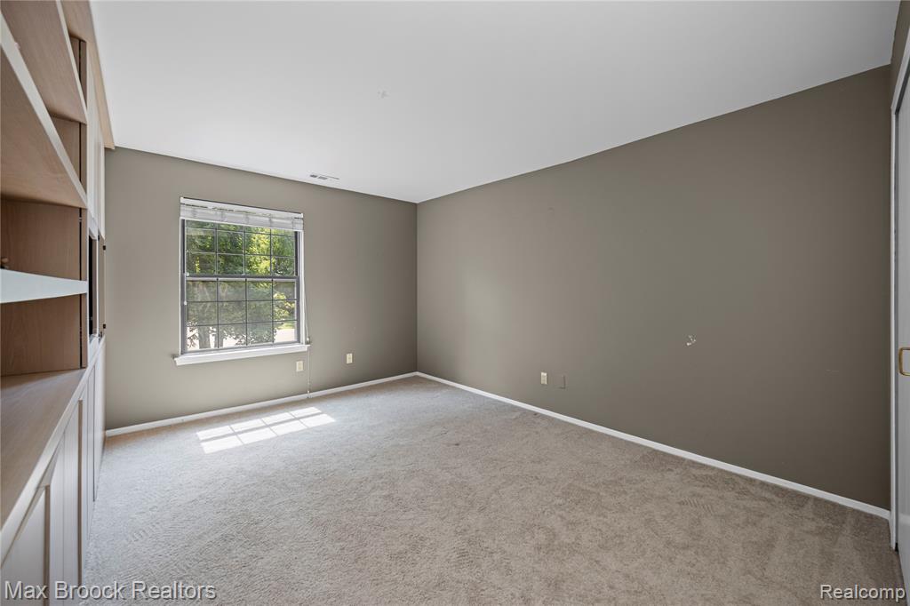 29664 Pine Ridge Circle, Farmington Hills, MI 48331 — Photo 24