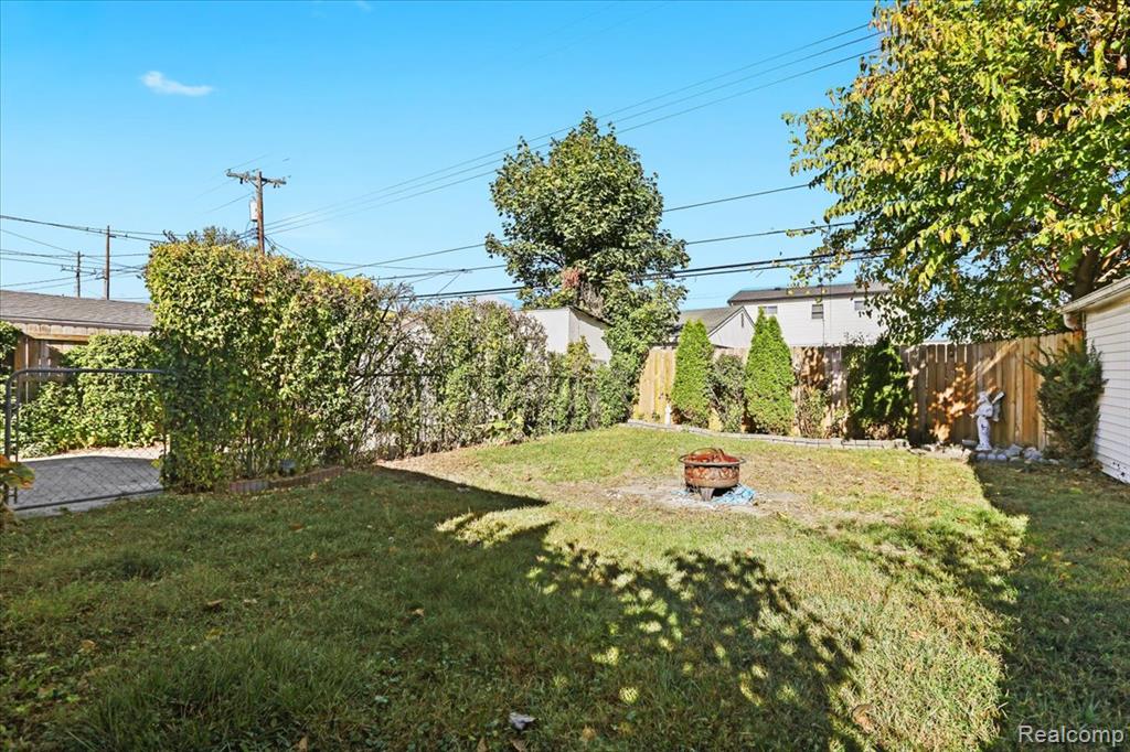 937 E Brickley Avenue, Hazel Park, MI 48030 — Photo 20