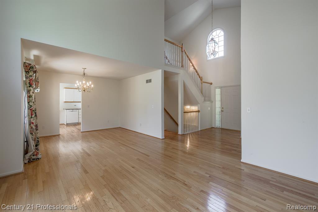 4970 Fox Chase Drive, White Lake, MI 48383 — Photo 11