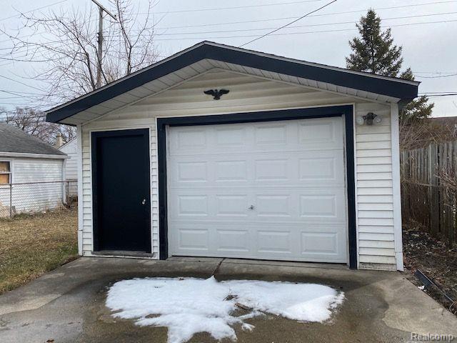 920 E MAPLEDALE Avenue, Hazel Park, MI 48030 — Photo 11