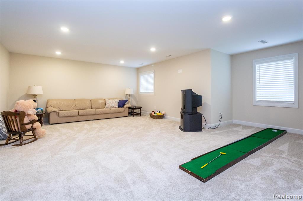 302 Tanview Drive, Oxford, MI, 48371