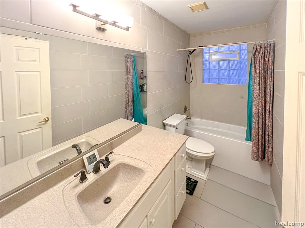 25646 Stanford Street, Dearborn Heights, MI 48125 — Photo 10
