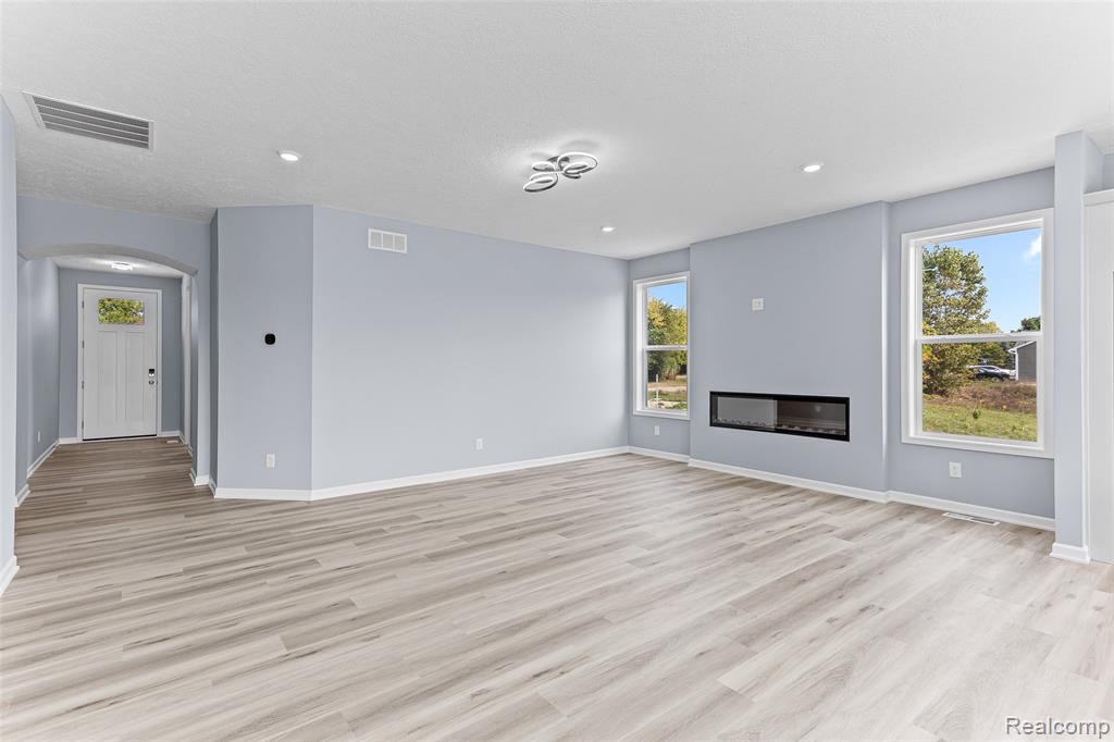 711 W Windward Way, Perry, MI 48872 — Photo 13