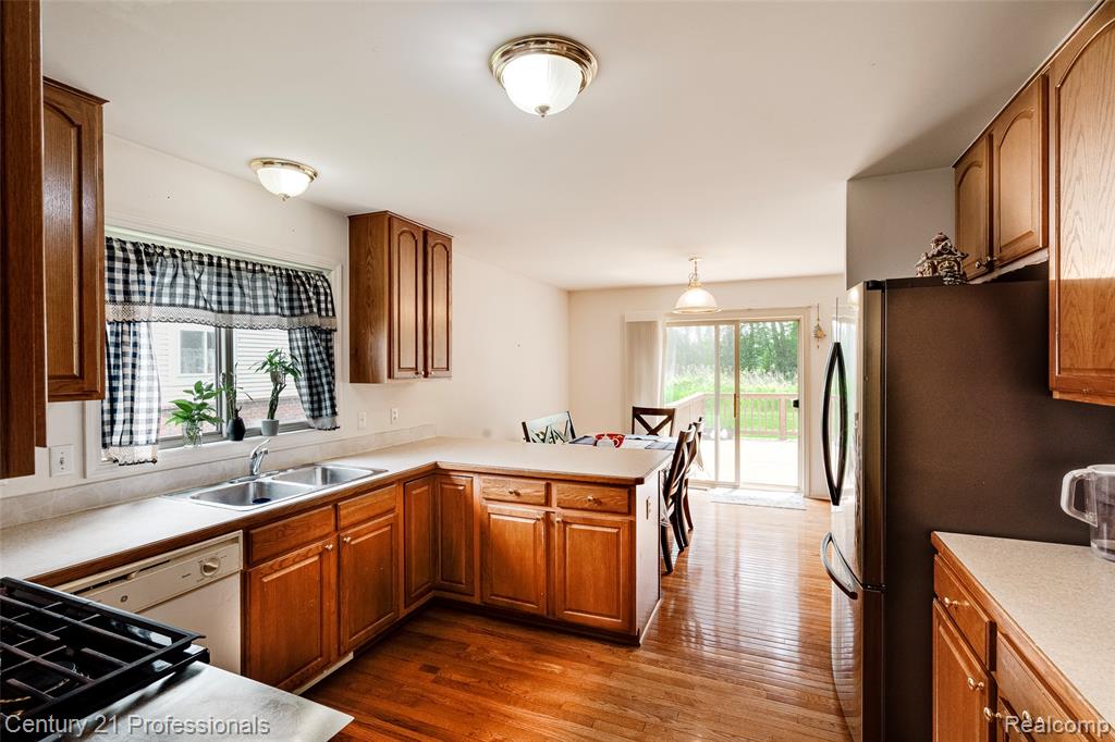5958 Lochmore Drive, Commerce Twp, MI 48382 — Photo 37